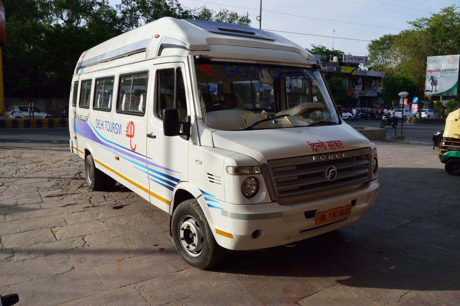 Tempo Traveller (2×2)