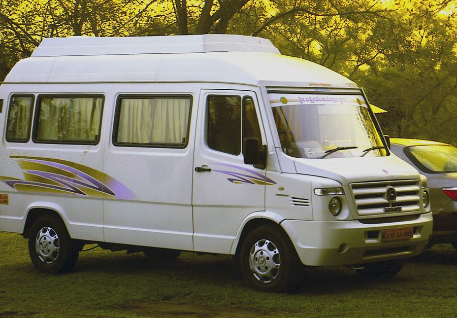 Tempo Traveller (2×1)